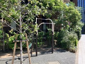 アーバンライフ神戸三宮ザ・タワー 緑地広場のぶらさがりトレーナー - 大久保体器 (写真は問い合わせフォームでいただいたもの。2026.10.13)